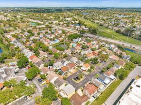 371 NW 101st Ter, Pembroke Pines FL 33026