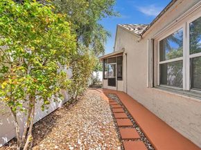 371 NW 101st Ter, Pembroke Pines FL 33026