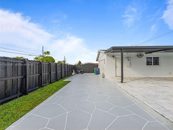 12842 SW 20th St, Miami FL 33175