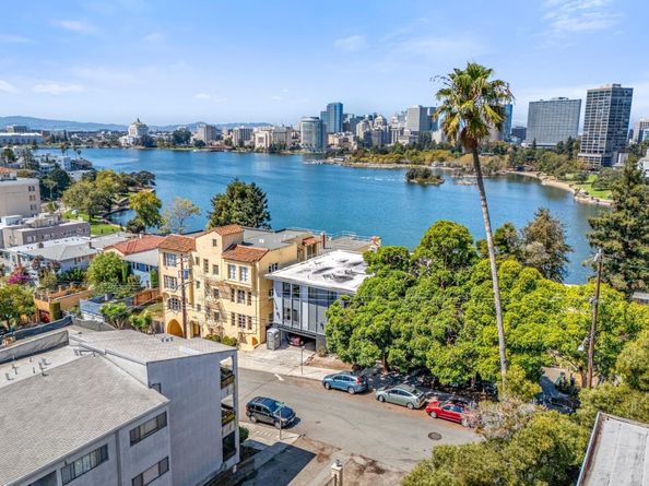 Merritt Ave, Oakland CA 94610