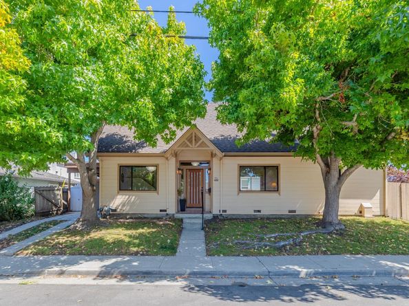 702 Beverly Avenue, Capitola CA 95010