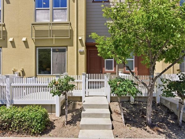 231 Peppermint Tree Terrace 3, Sunnyvale CA 94086