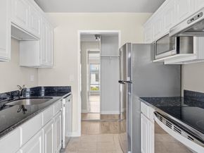 8 Commodore Drive C457, Emeryville CA 94608