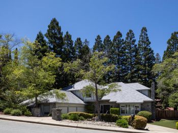 4 Woodleaf Avenue