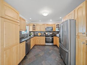 1050 Yosemite Dr, Pacifica CA 94044