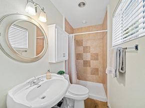 1050 Yosemite Dr, Pacifica CA 94044