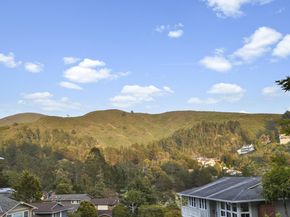 1050 Yosemite Dr, Pacifica CA 94044