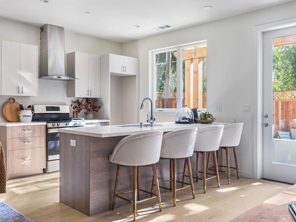 149 Flynn, Mountain View CA 94043