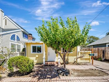 216 2nd Avenue