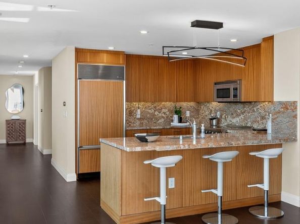 38 N Almaden Boulevard 2001, San Jose CA 95110