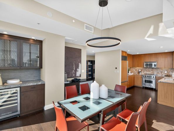38 N Almaden Boulevard 2001, San Jose CA 95110