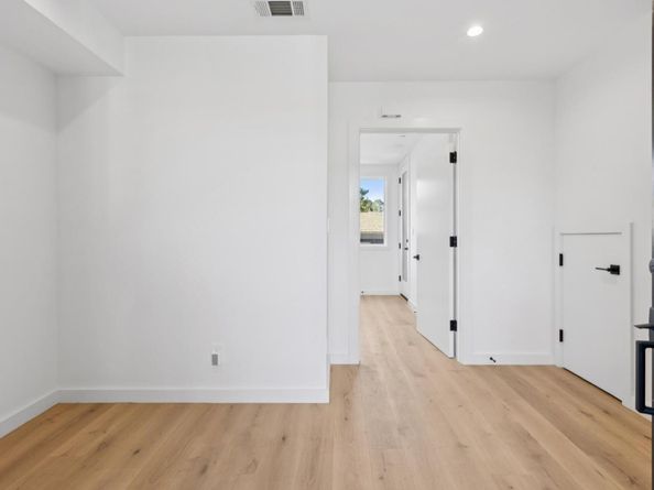 1433 Floribunda Avenue 7, Burlingame CA 94010