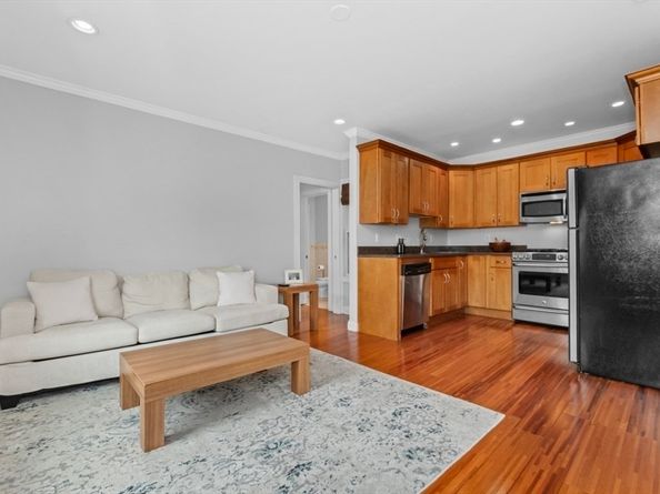 499-501 Sumner St 2, Boston MA 02128