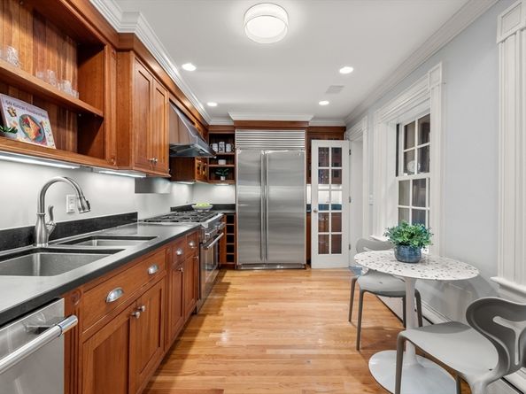 14 Pinckney Street, Boston MA 02114