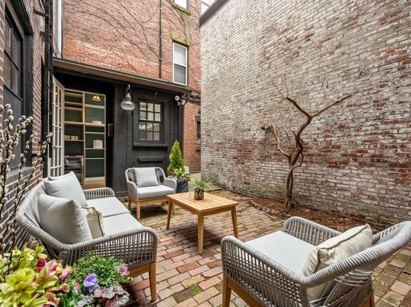 14 Pinckney Street, Boston MA 02114