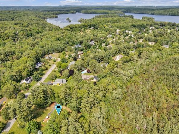 271 Pond St, Hopkinton MA 01748