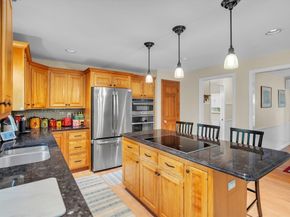 271 Pond St, Hopkinton MA 01748