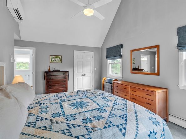 271 Pond St, Hopkinton MA 01748