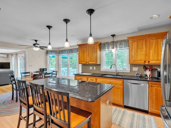 271 Pond St, Hopkinton MA 01748