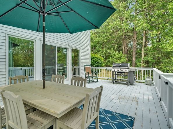 271 Pond St, Hopkinton MA 01748
