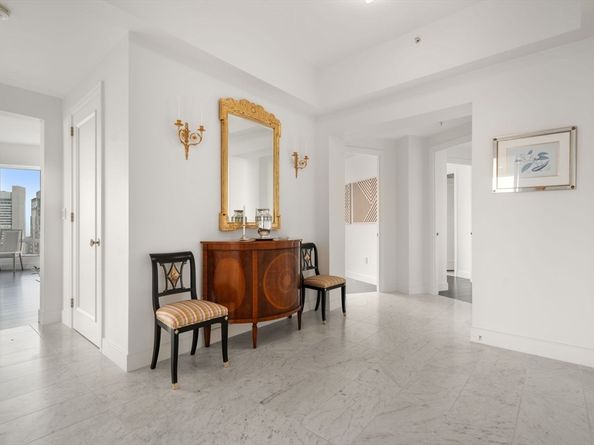 1 Avery PH2B, Boston MA 02111
