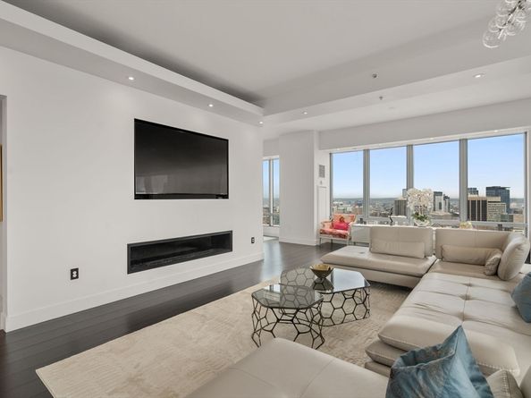 1 Avery PH2B, Boston MA 02111
