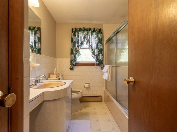 15 Roath St, Worcester MA 01604