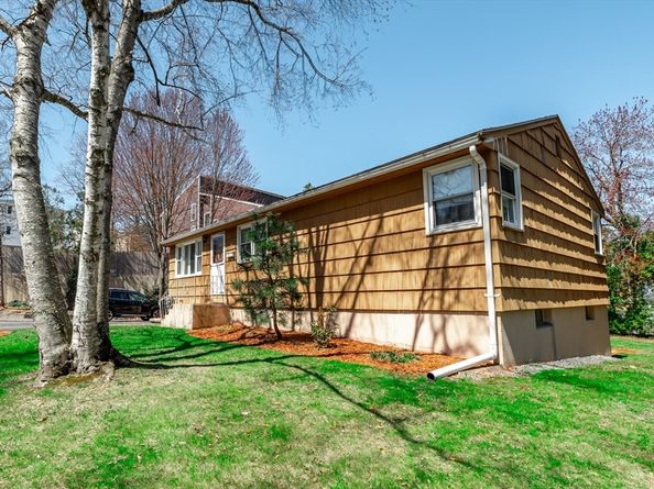 15 Roath St, Worcester MA 01604