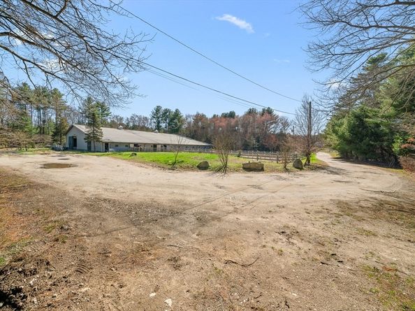 714 Snipatuit Rd, Rochester MA 02770