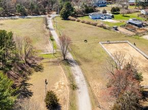 714 Snipatuit Rd, Rochester MA 02770