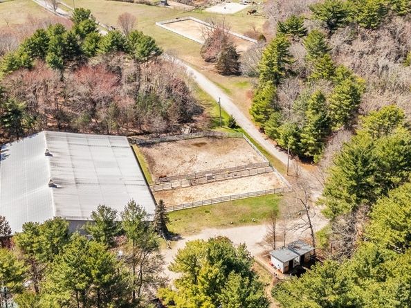 714 Snipatuit Rd, Rochester MA 02770