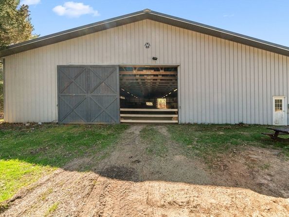 714 Snipatuit Rd, Rochester MA 02770