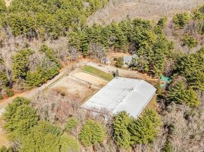 714 Snipatuit Rd, Rochester MA 02770