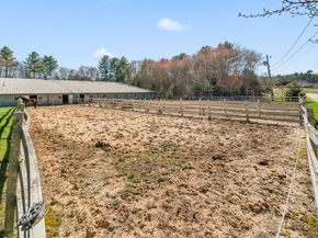714 Snipatuit Rd, Rochester MA 02770