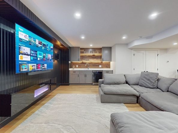 7 Starling St, Boston MA 02132