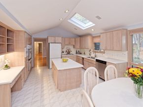 1 Brookvale Rd, Framingham MA 01701