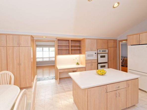 1 Brookvale Rd, Framingham MA 01701