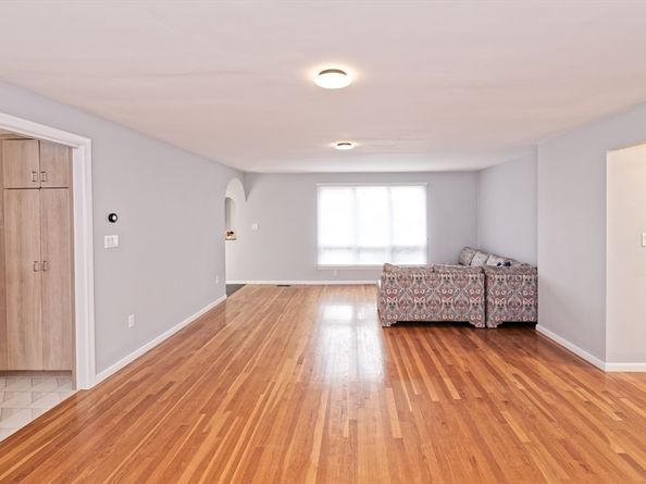 1 Brookvale Rd, Framingham MA 01701