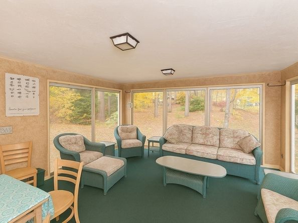 1 Brookvale Rd, Framingham MA 01701