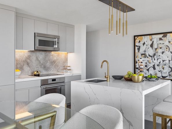 55 Lagrange St 1703, Boston MA 02116