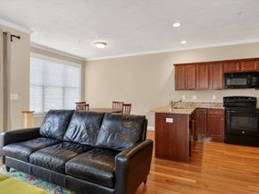 27 Autumn Ln 27, Northborough MA 01532