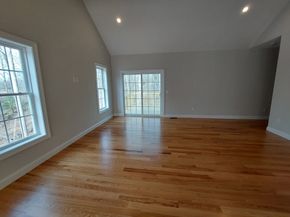 20B Crownshield, Uxbridge MA 01569