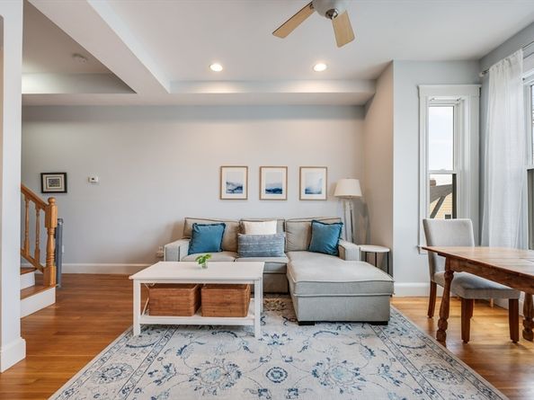 39 Chestnut St 2C, Stoneham MA 02180