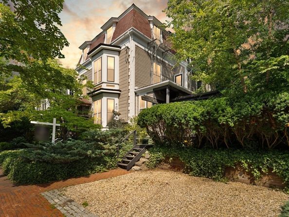 32 Hawthorn St, Cambridge MA 02138
