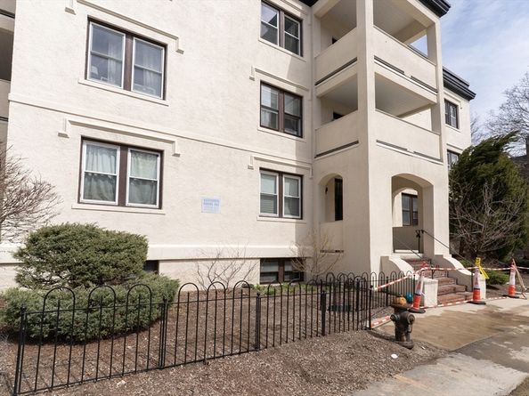 17 Radcliffe Rd 10, Boston MA 02134