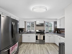 74 Alandale Pkwy, Norwood MA 02062