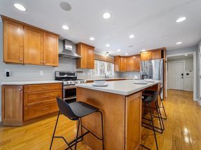 8 Ridgefield Rd, Norfolk MA 02056