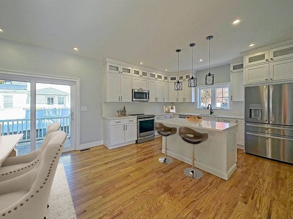 1905 River St 1905, Boston MA 02136