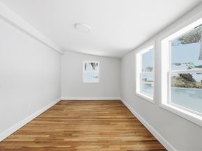 8 Sussex Ln, Worcester MA 01602