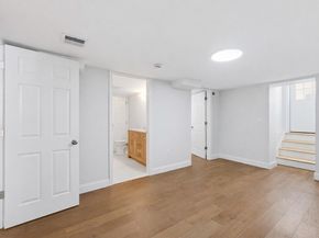 8 Sussex Ln, Worcester MA 01602